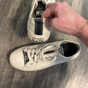 Off white sneakers in size 7